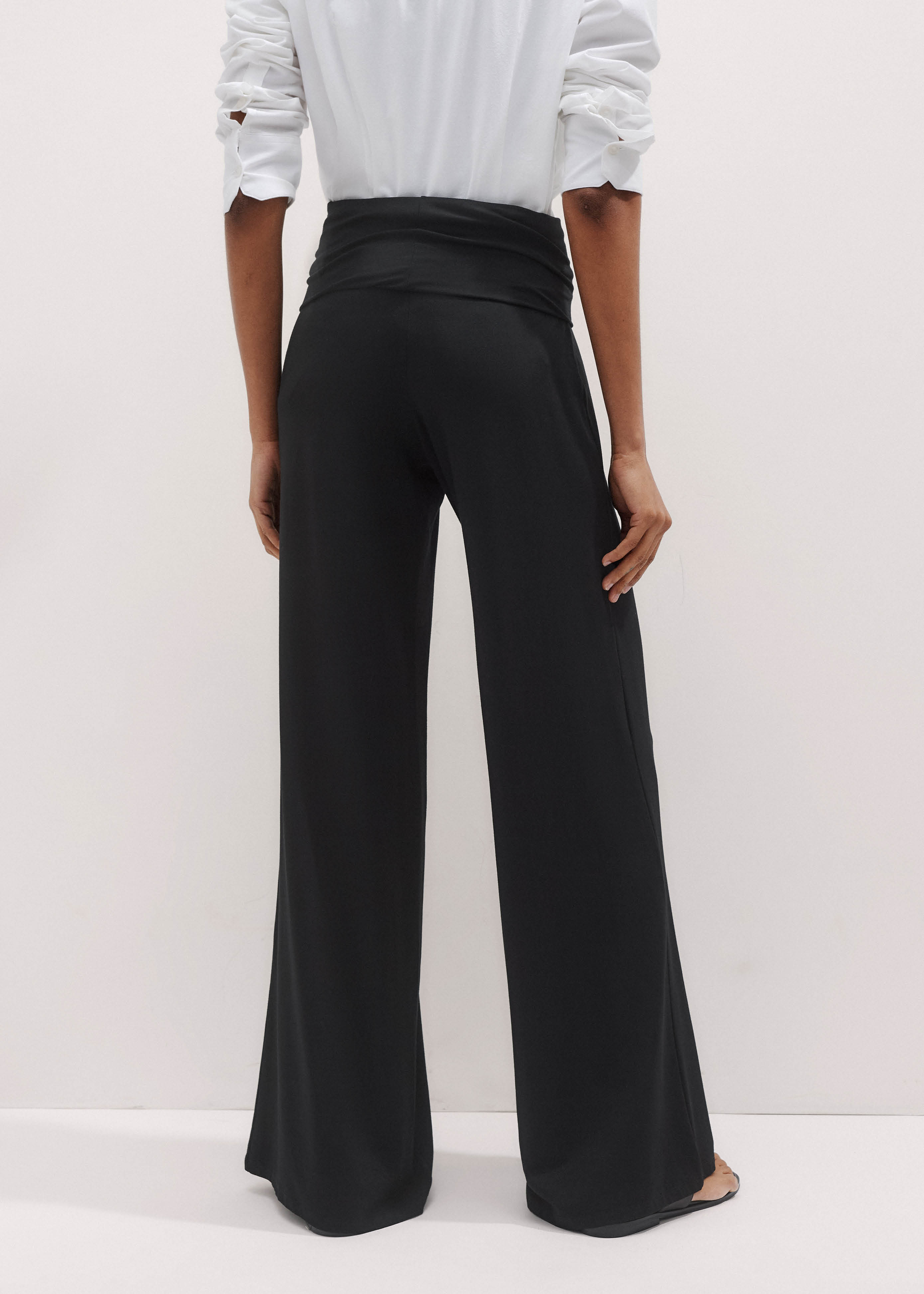 【関税&送料込】Moncler Black Polyester Blend Palazzo Pant Moncler Tech Logo Black Pants | italist