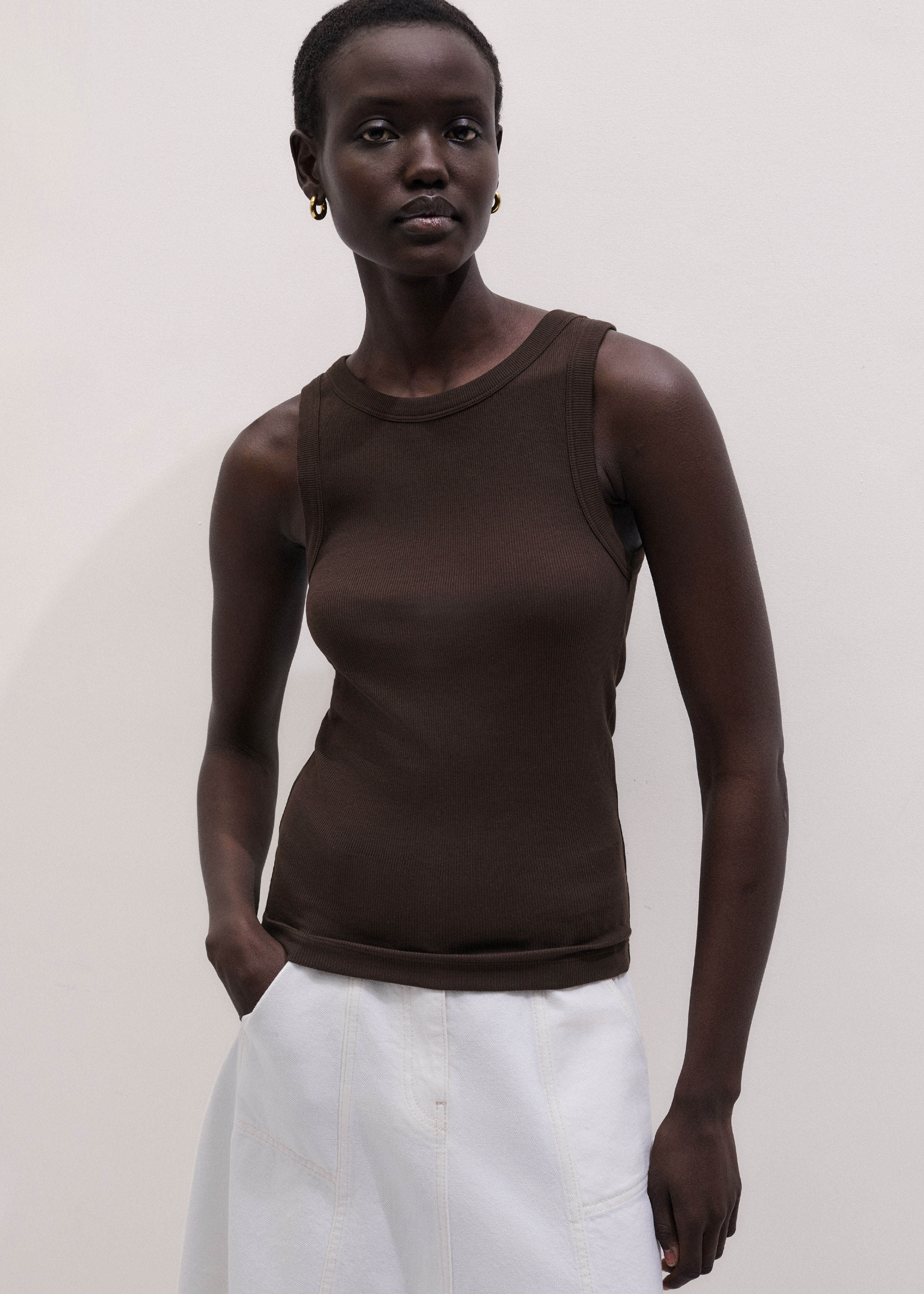 Me+em Ultimate Crew Neck Vest Cocoa Brown