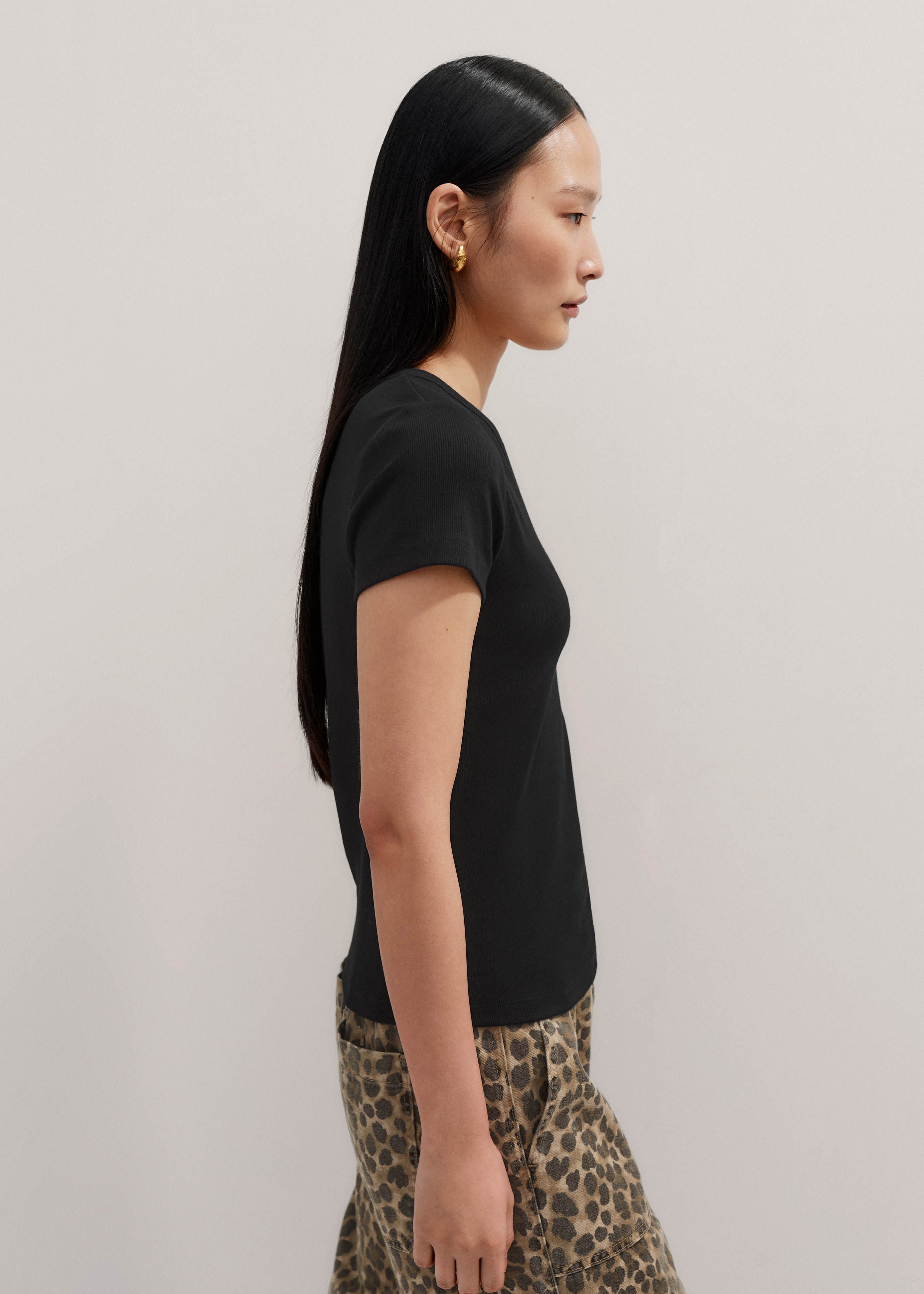 Women's Black Ultimate Fitted Rib V-Neck Tee | ME+EM