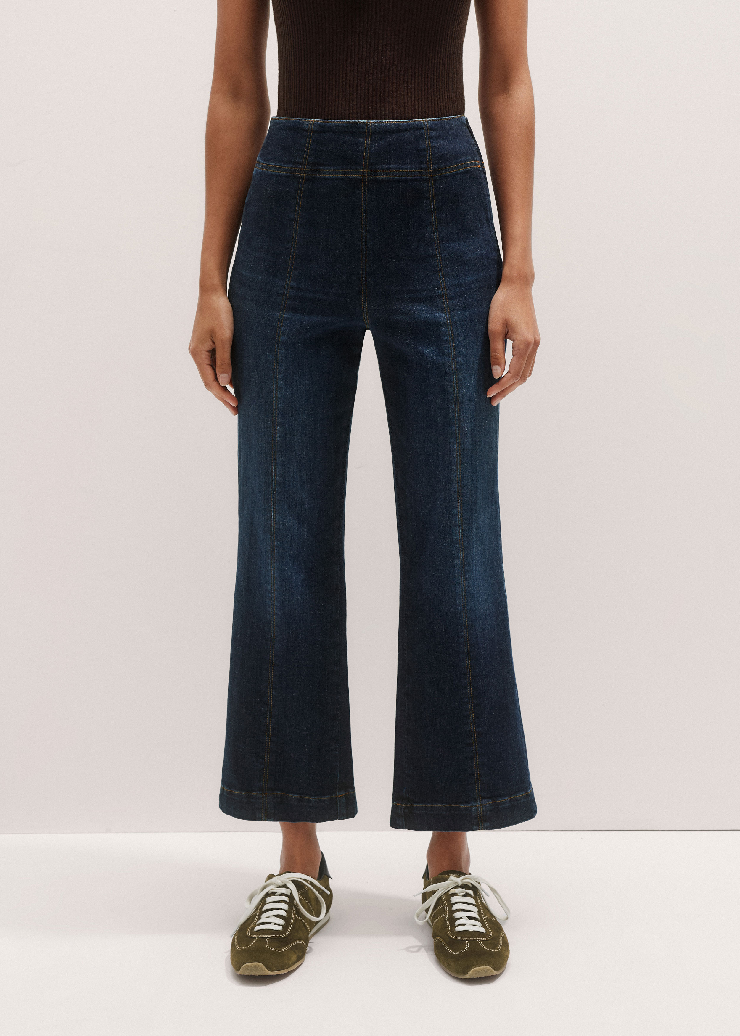 Women's Blue Kick Flare Crop Travel Jean | ME+EM