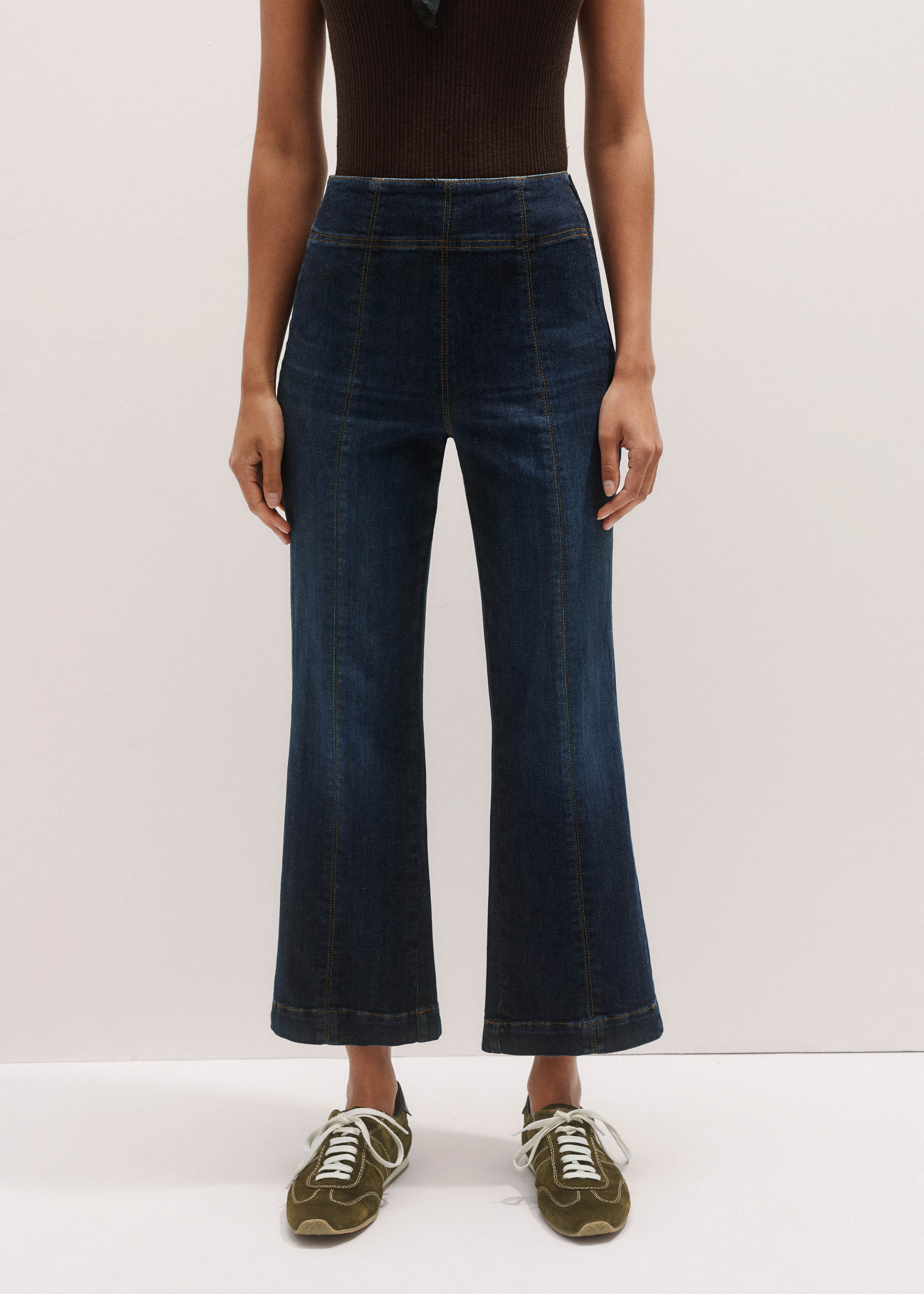 Women's Blue Kick Flare Crop Travel Jean | ME+EM