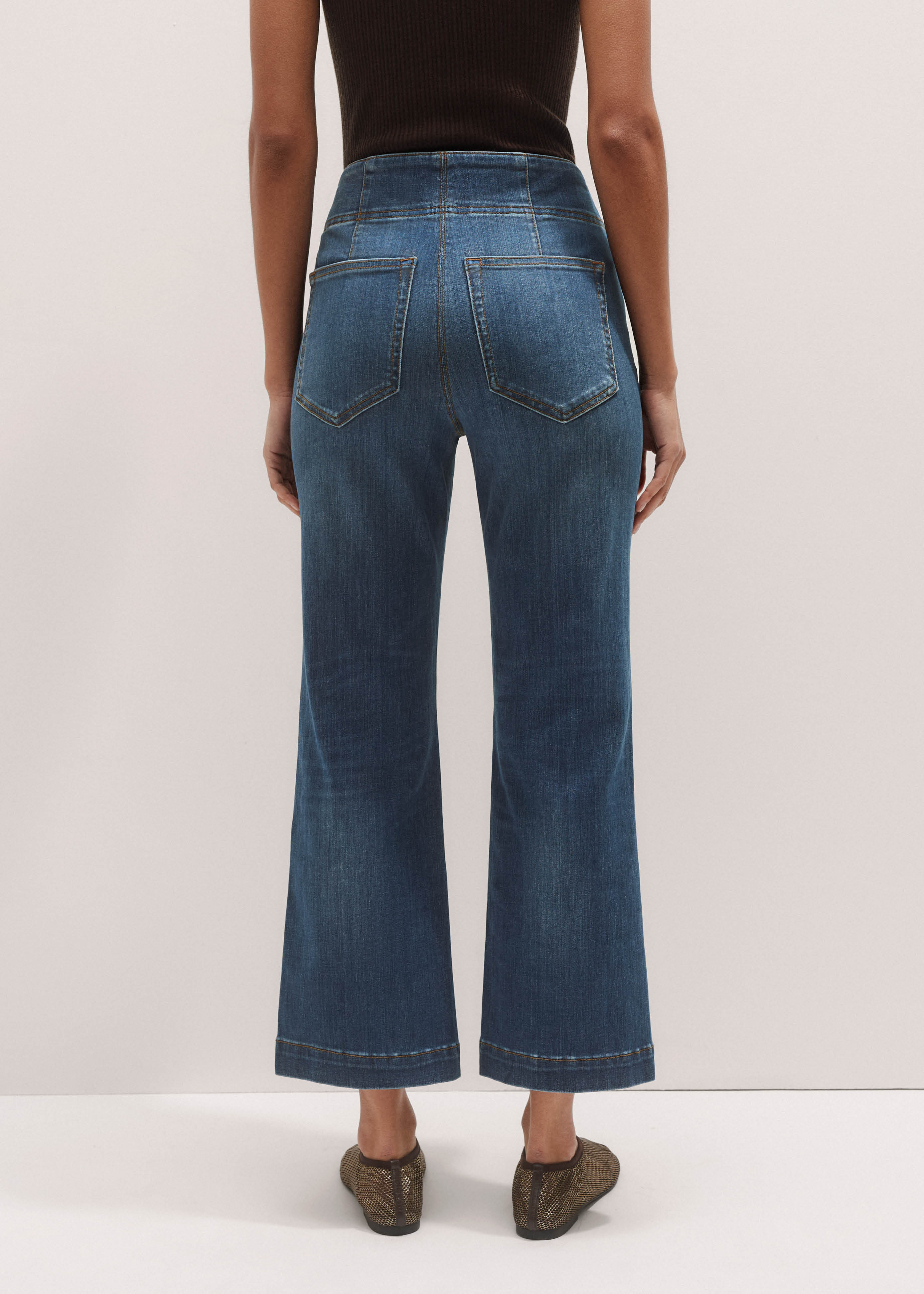 Women's Mid-Blue Kick Flare Crop Travel Jean | ME+EM