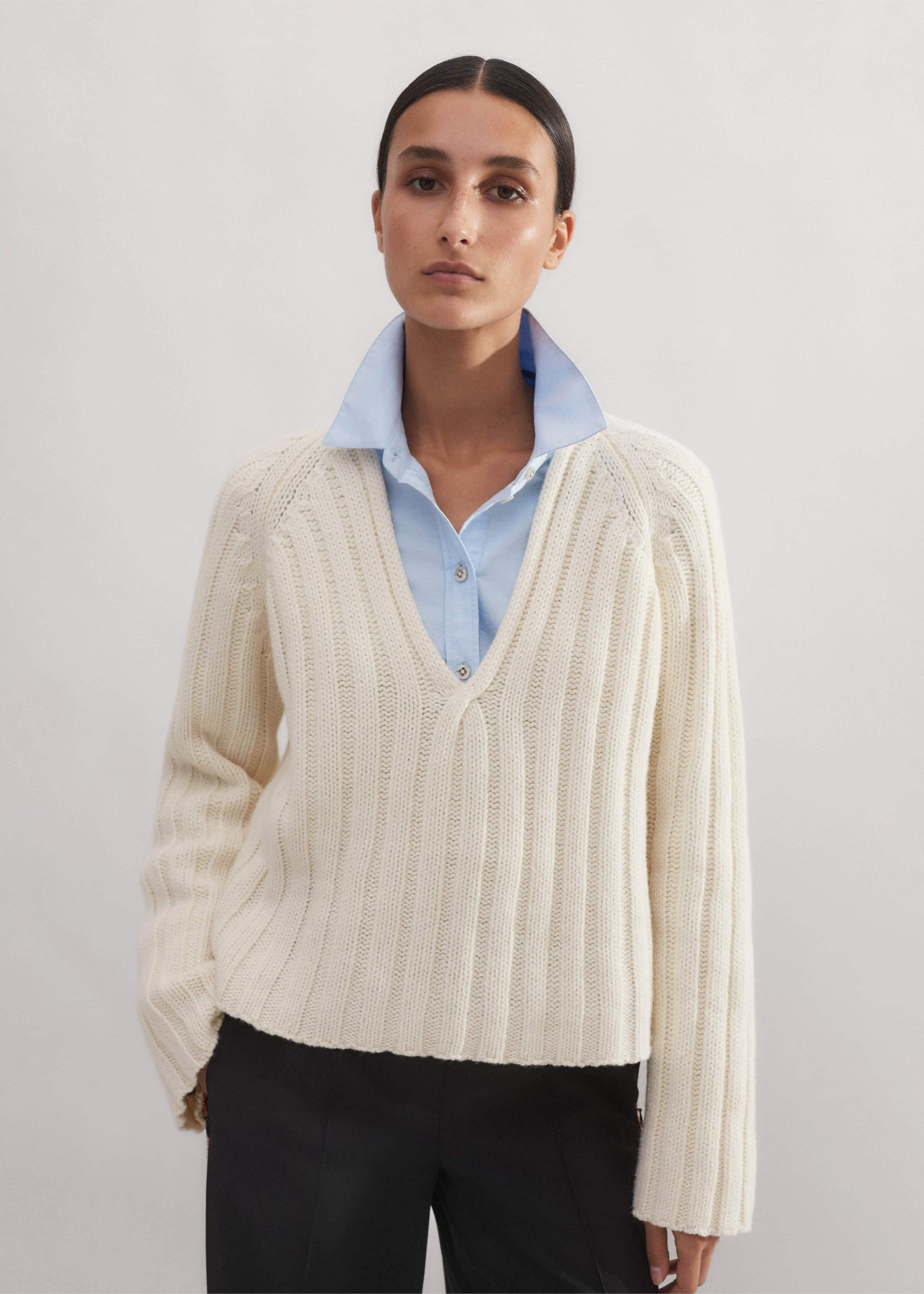 Women's Cream Cotton-Blend Chunky Rib V-Neck Sweater | ME+EM
