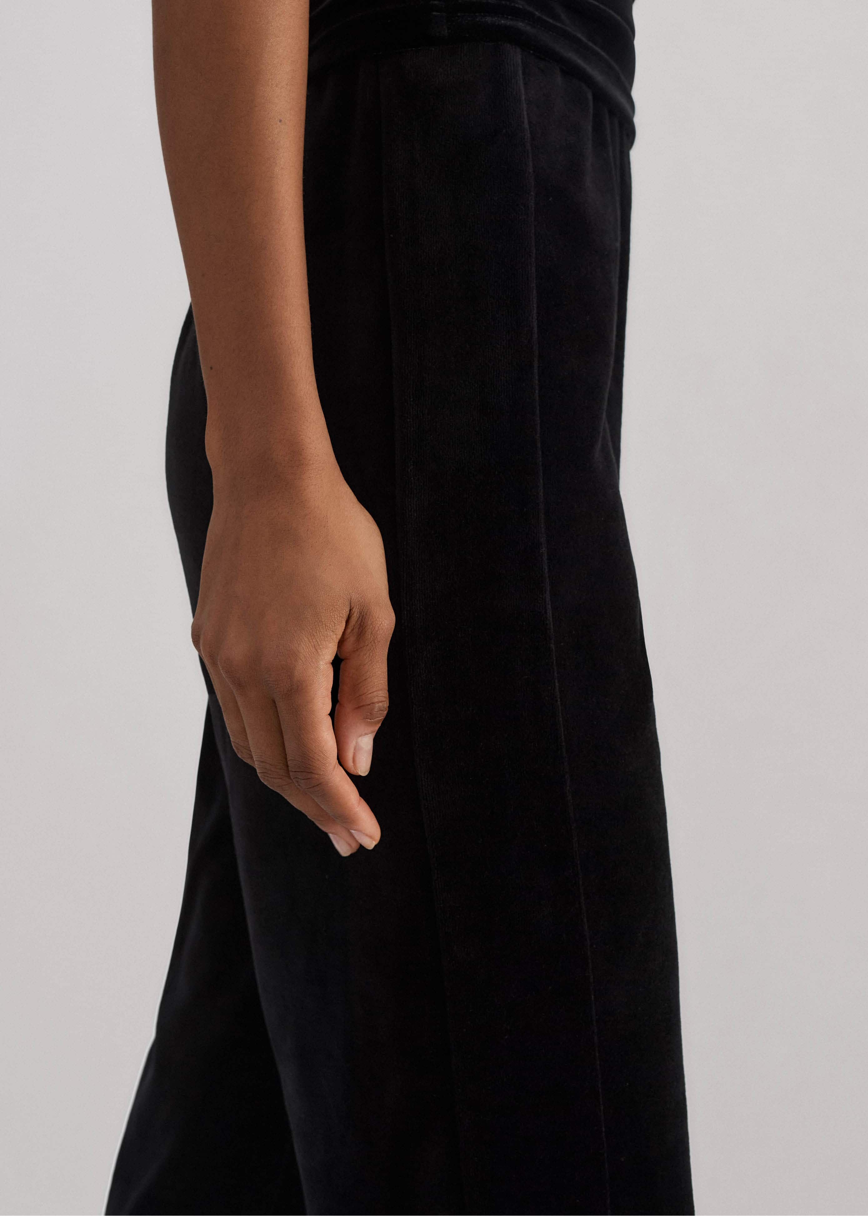 Women's Black Velour Slim Crop Pant | ME+EM
