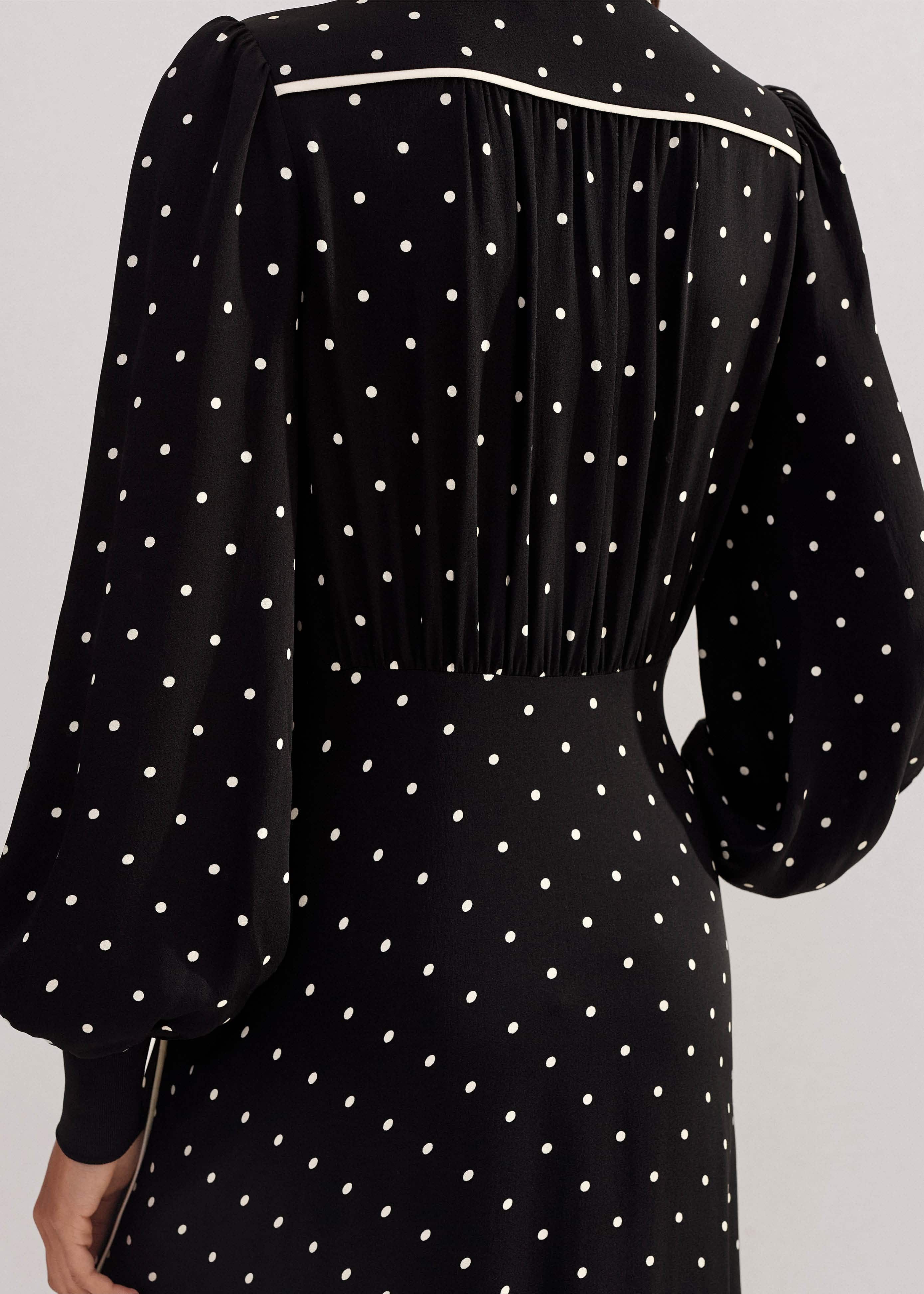 black dot dress for women Zapaka Women Summer Cocktail Dress White A Line V-Neck Black Polka Dot Dress   ZAPAKA