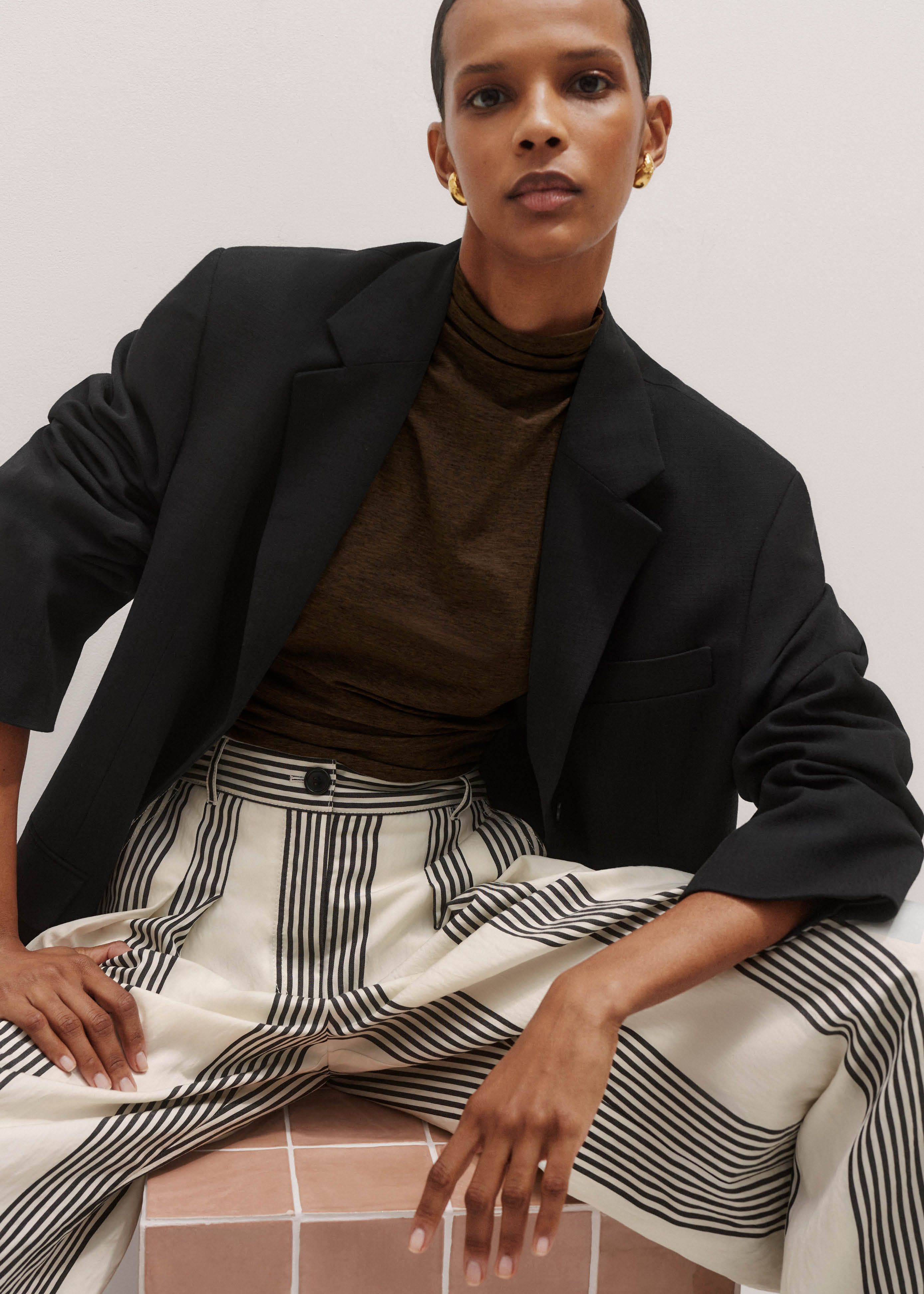 ボトムスその他 Aeron Mila - Waisted Blazer With Oversized Pockets MILA – AERON