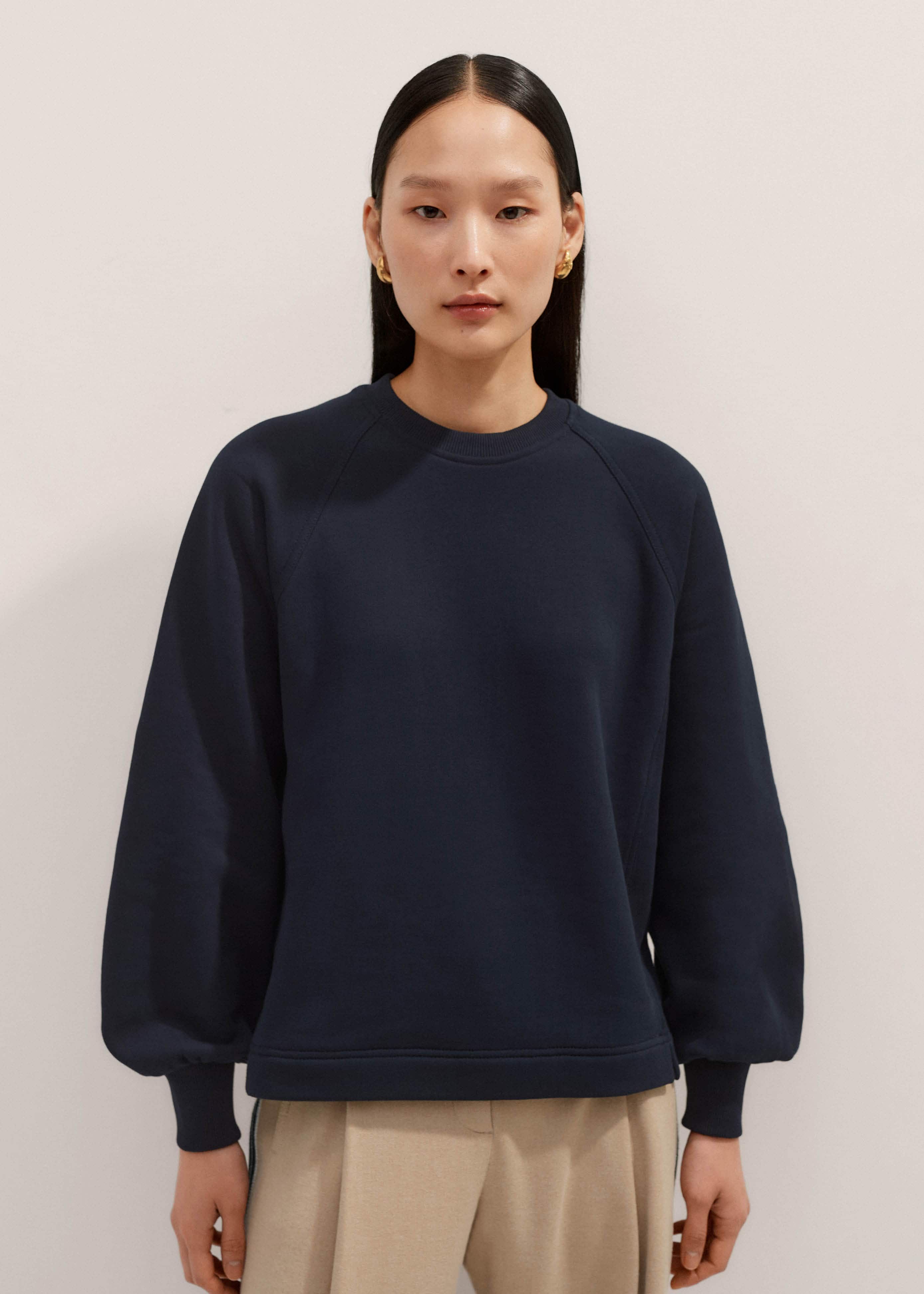 ENFOLD今期完売CURVE-HEM KNIT SLEEVE PULLOVER Women's Navy Curve Hem Sweater | ME+EM