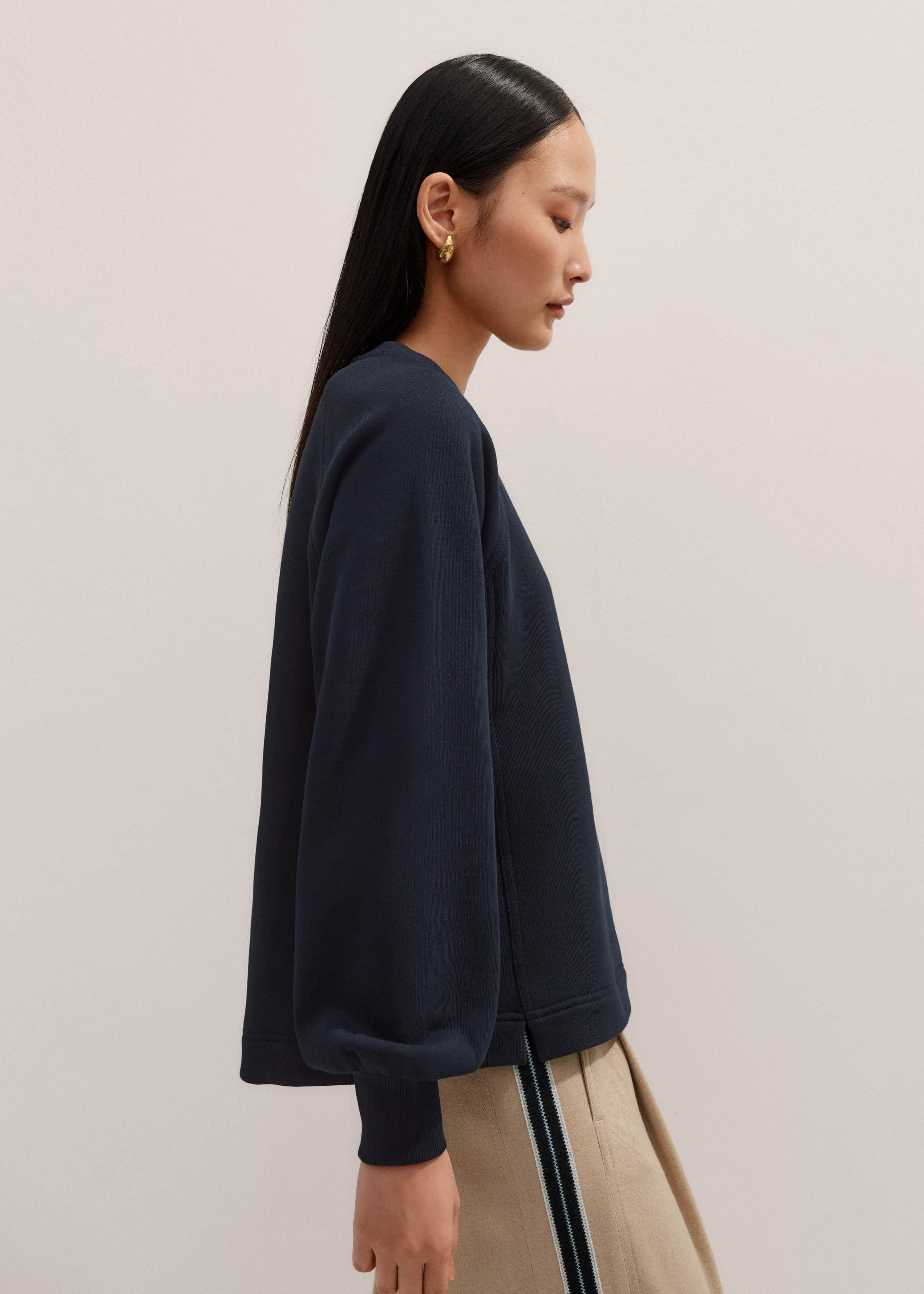 ENFOLD今期完売CURVE-HEM KNIT SLEEVE PULLOVER Women's Navy Curve Hem Sweater | ME+EM