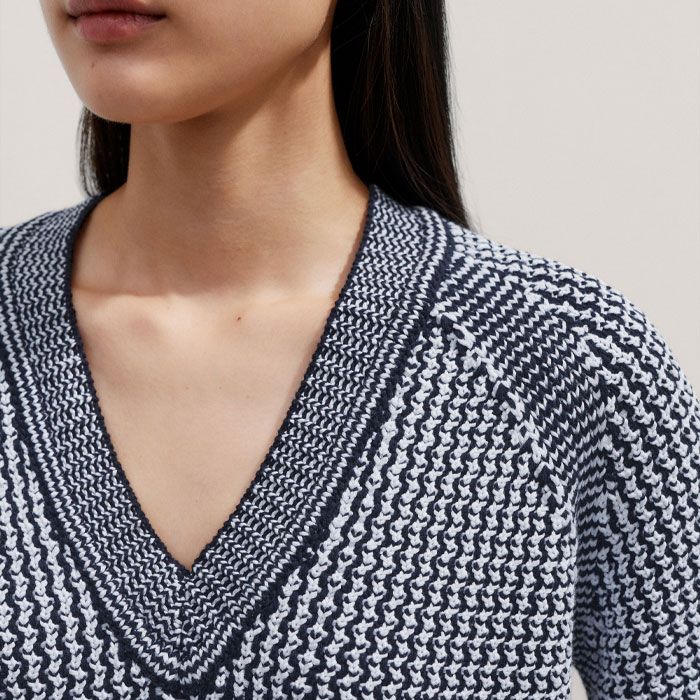 【archive】90s sullen navy V neck Knit Women's Navy Textured Stitch Cotton V-Neck Sweater | ME+EM