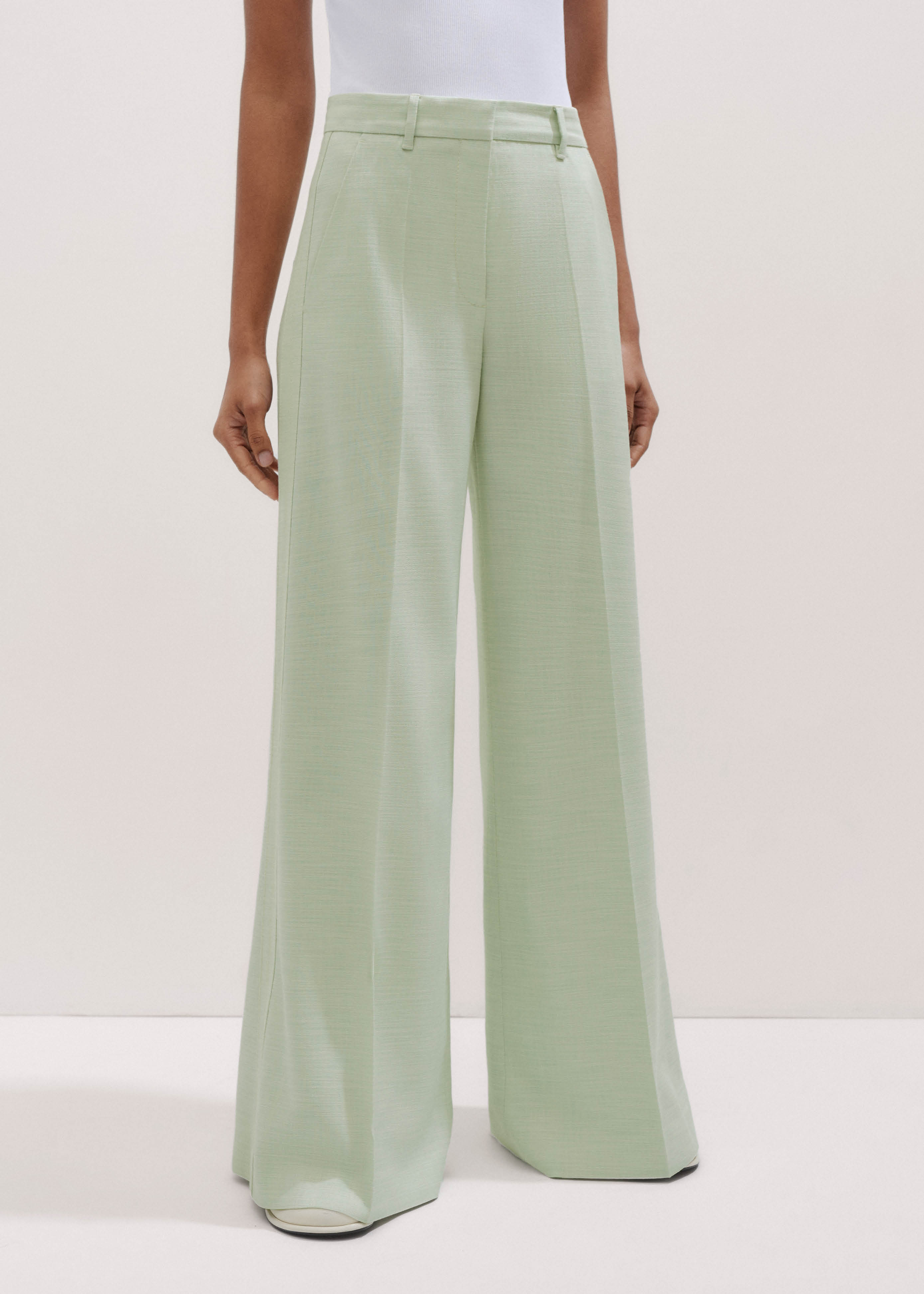 Wide-Leg Tailored Trouser 