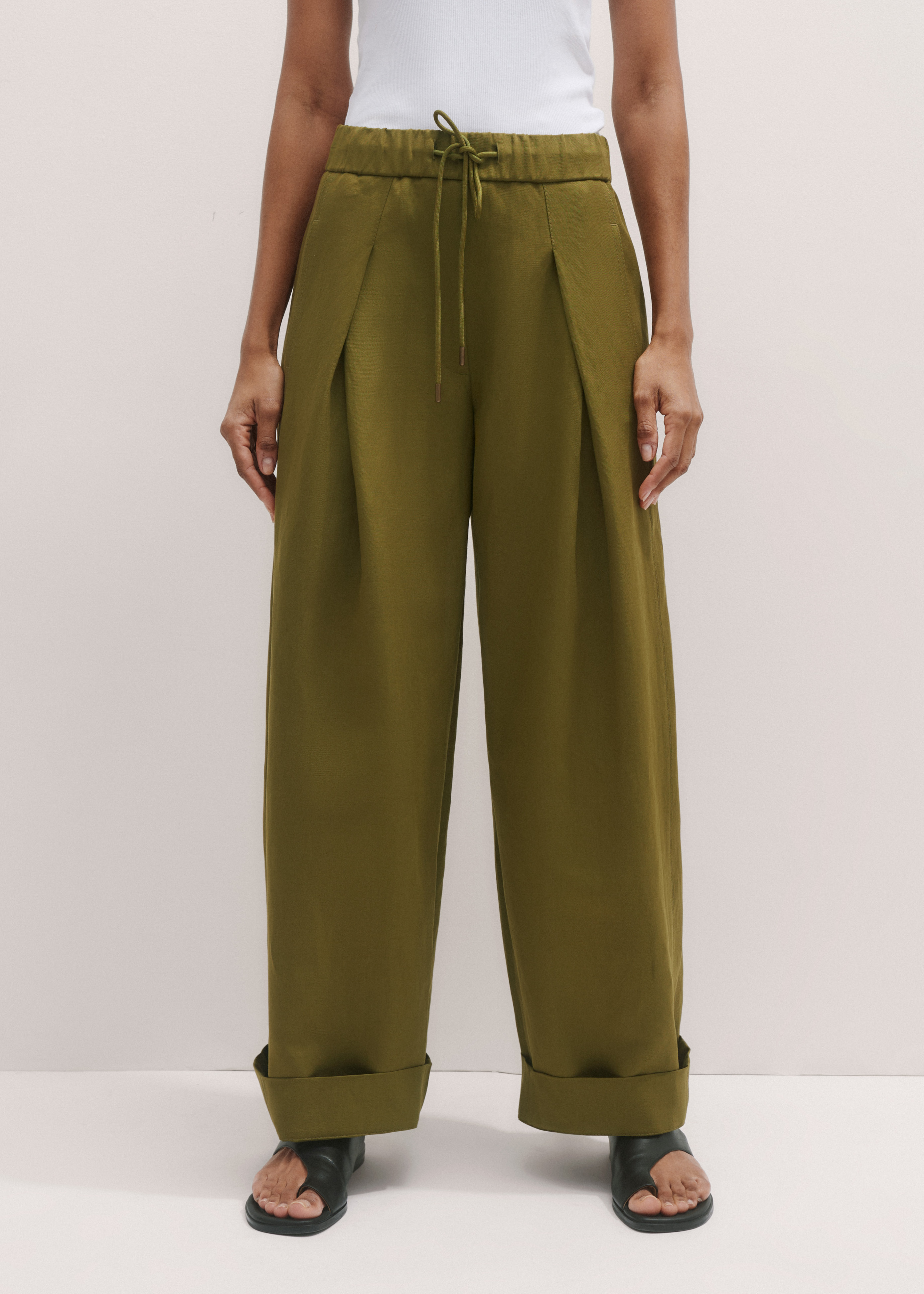 Women's Olive Green Relaxed Tapered Pant | ME+EM