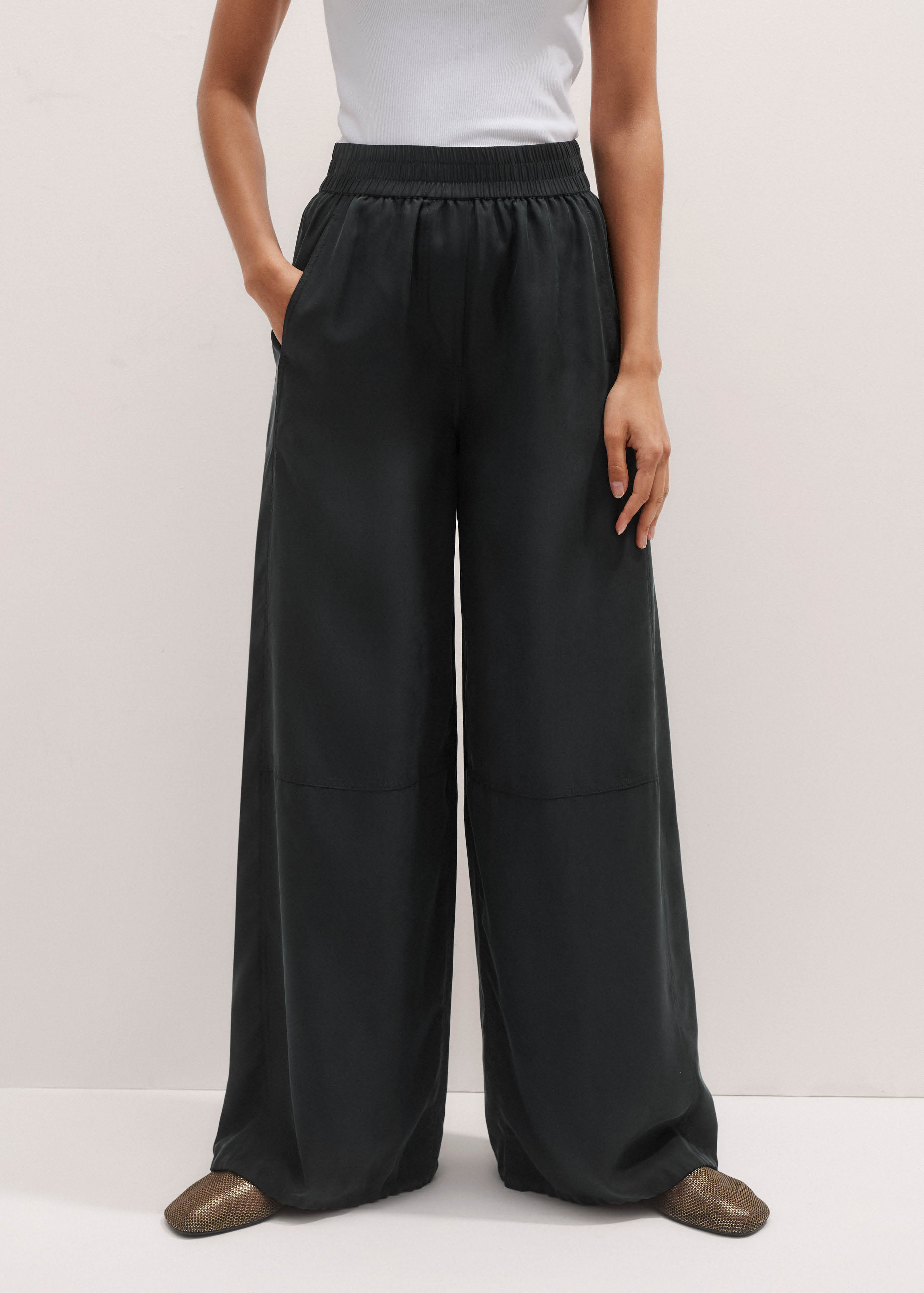 Wide-Leg Trouser