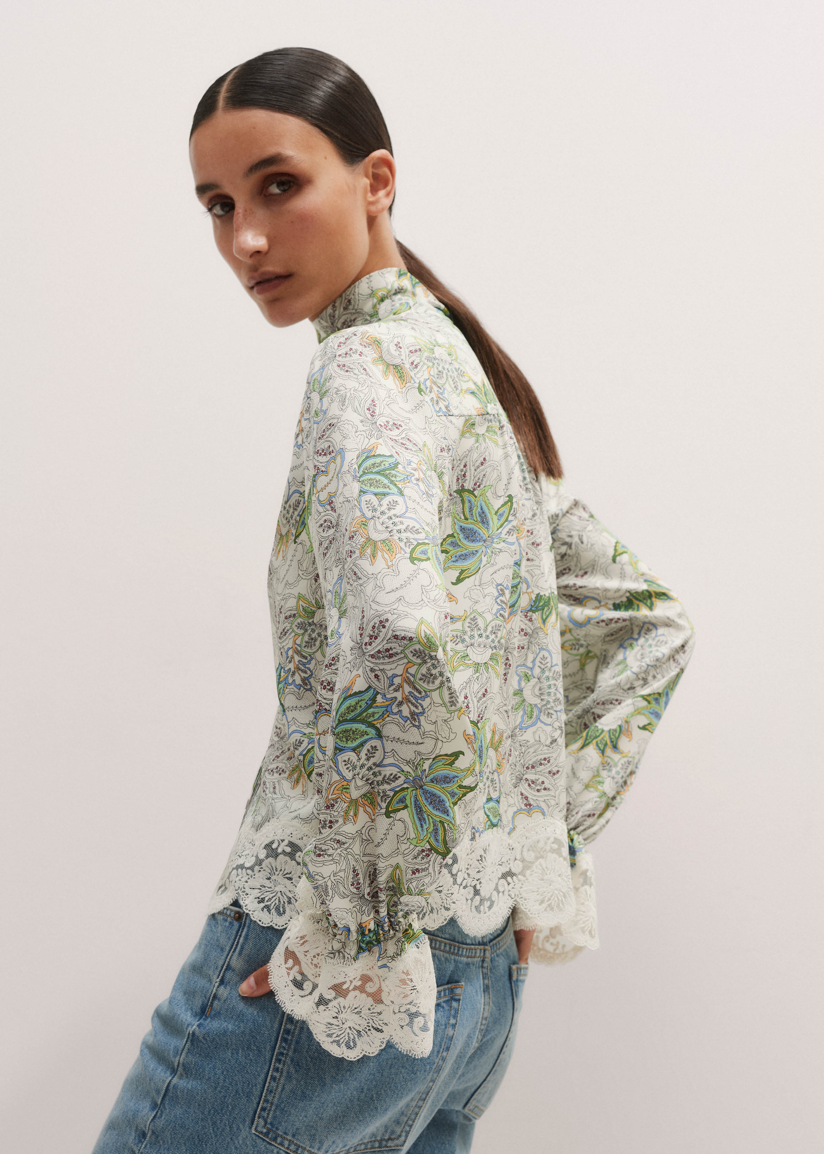 Camicie, bluse e top da donna con ricami e stampe Paisley Camicie, bluse e top da donna con ricami e stampe Paisley