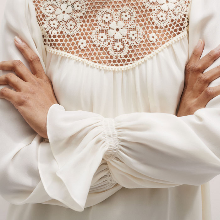 MEDI LACE NECK BLOUSE ベージュ Hacipupu Womens Casual Tops Lace Trim V Neck Wrap Sexy Tops