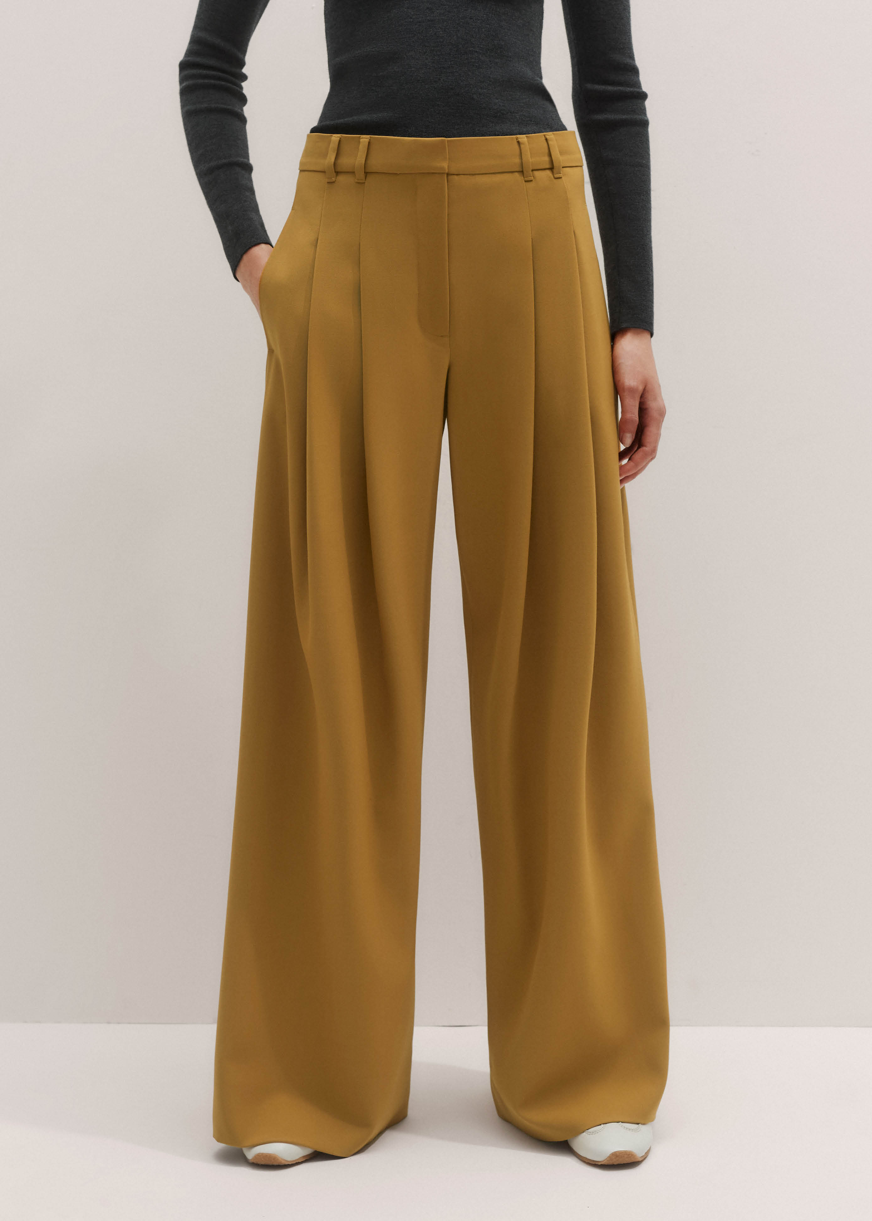 パンツ Herlipto  Pleated Wide Leg Pants Herlipto Pleated Wide Leg Pants - メルカリ