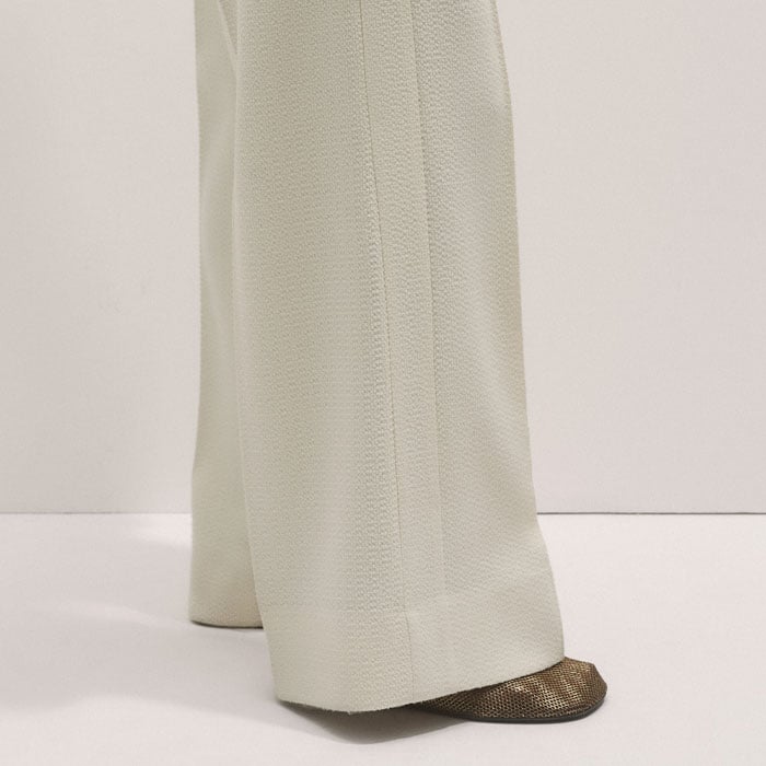【関税&送料込】Ami Ivory Viscose Blend Wide-Leg Pant Women's Ivory Textured High Waist Wide-Leg Pant | ME+EM