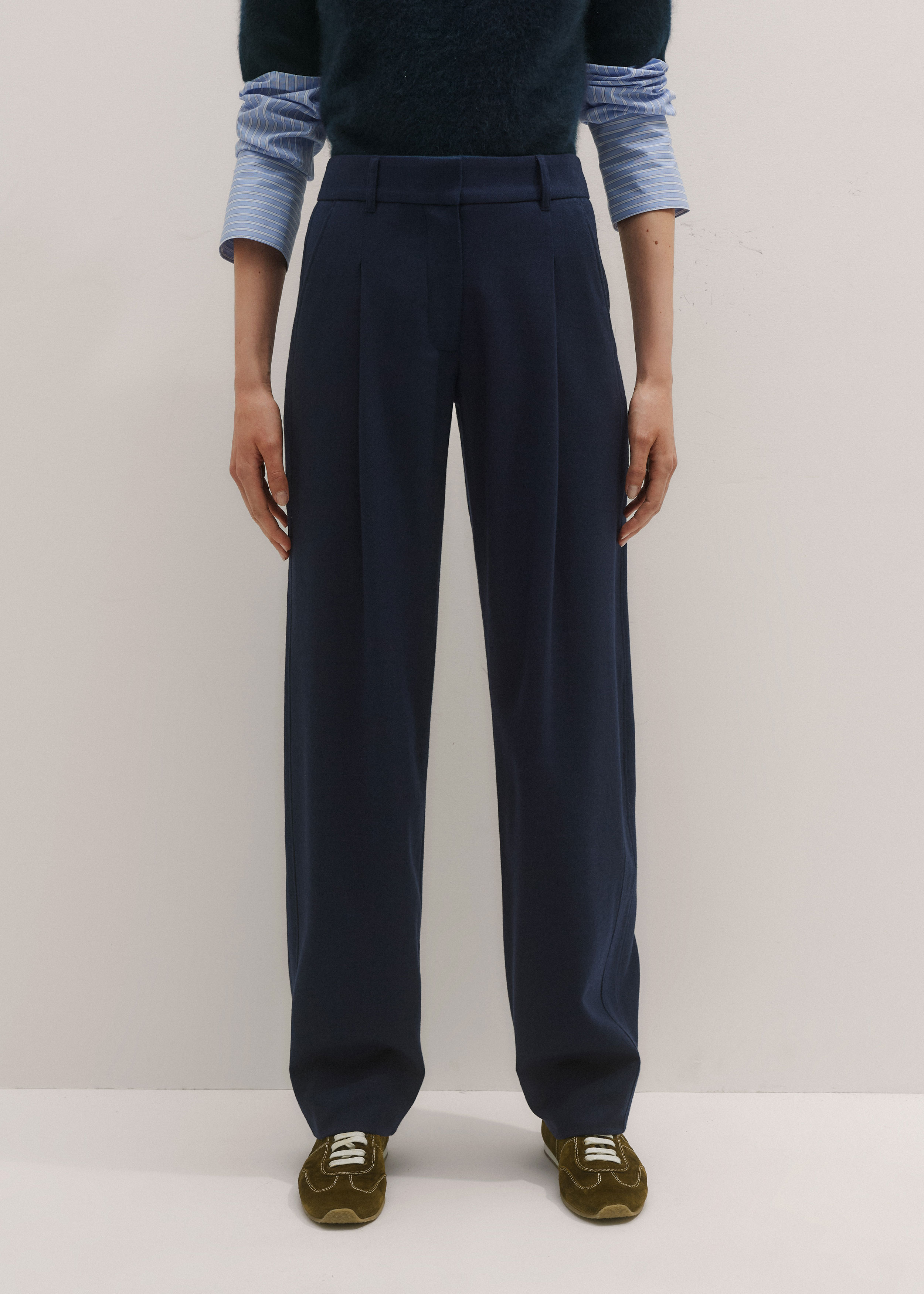 Pleat Tapered Trouser