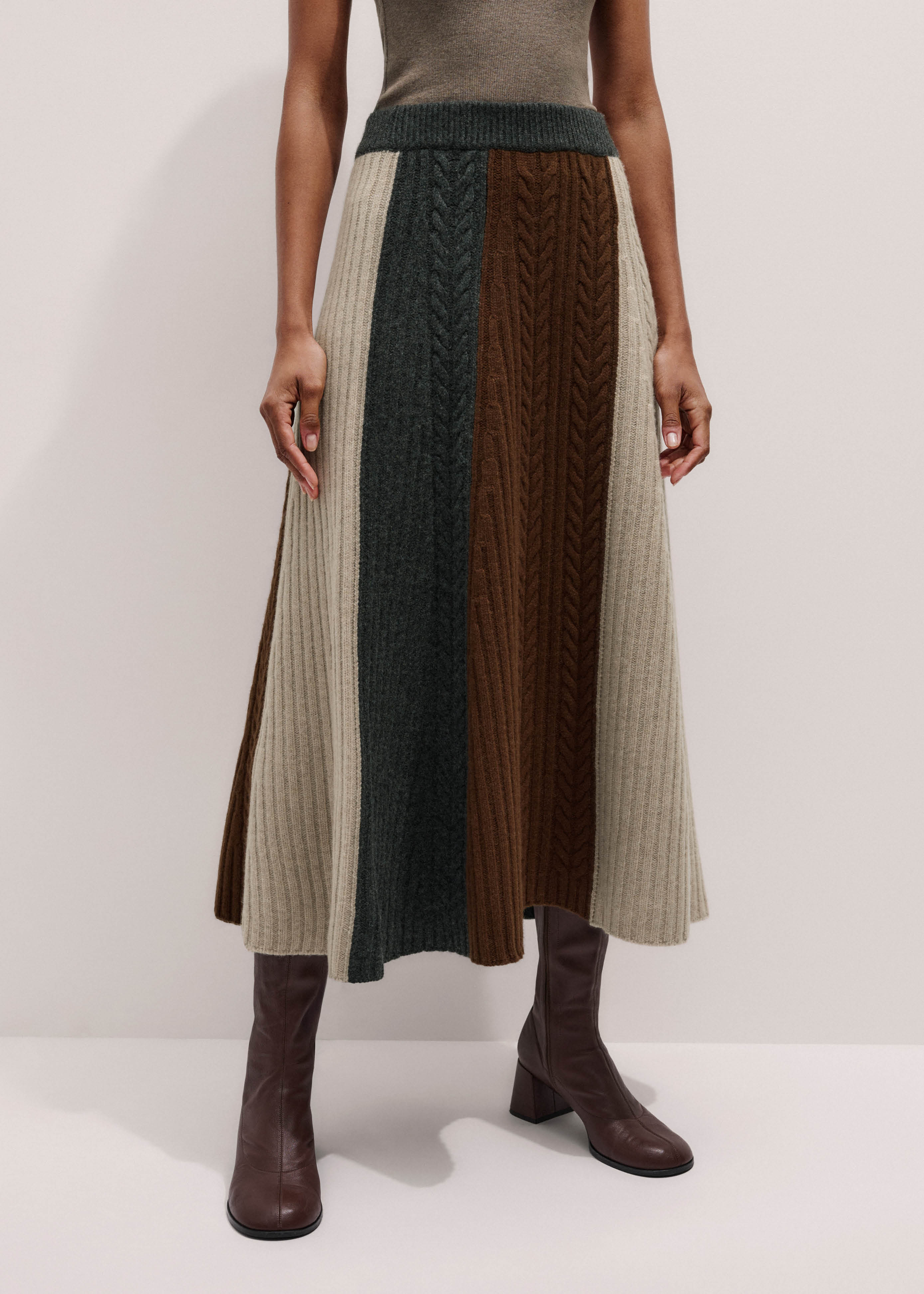 スカート coyseio 25FW LAYERED KNIT SKIRT BROWN スカート coyseio 25FW LAYERED KNIT SKIRT BROWN coyseio 25FW