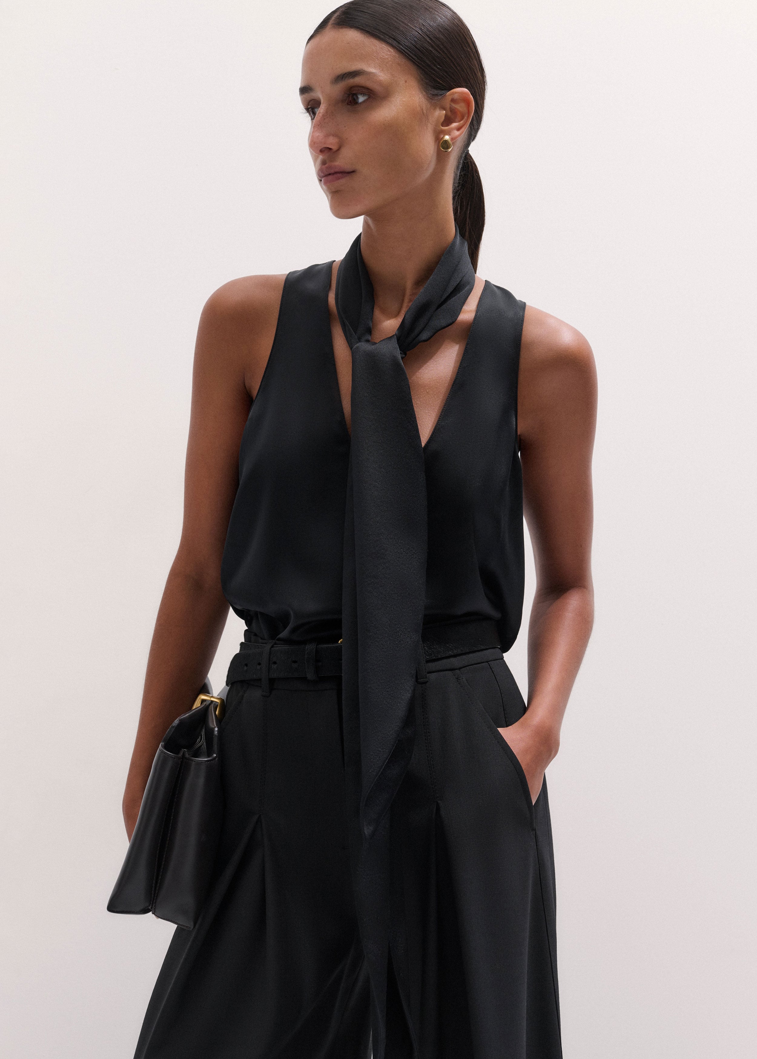 小物 evening scarf in silk satin Women's Black Silk Satin Evening Scarf | ME+EM