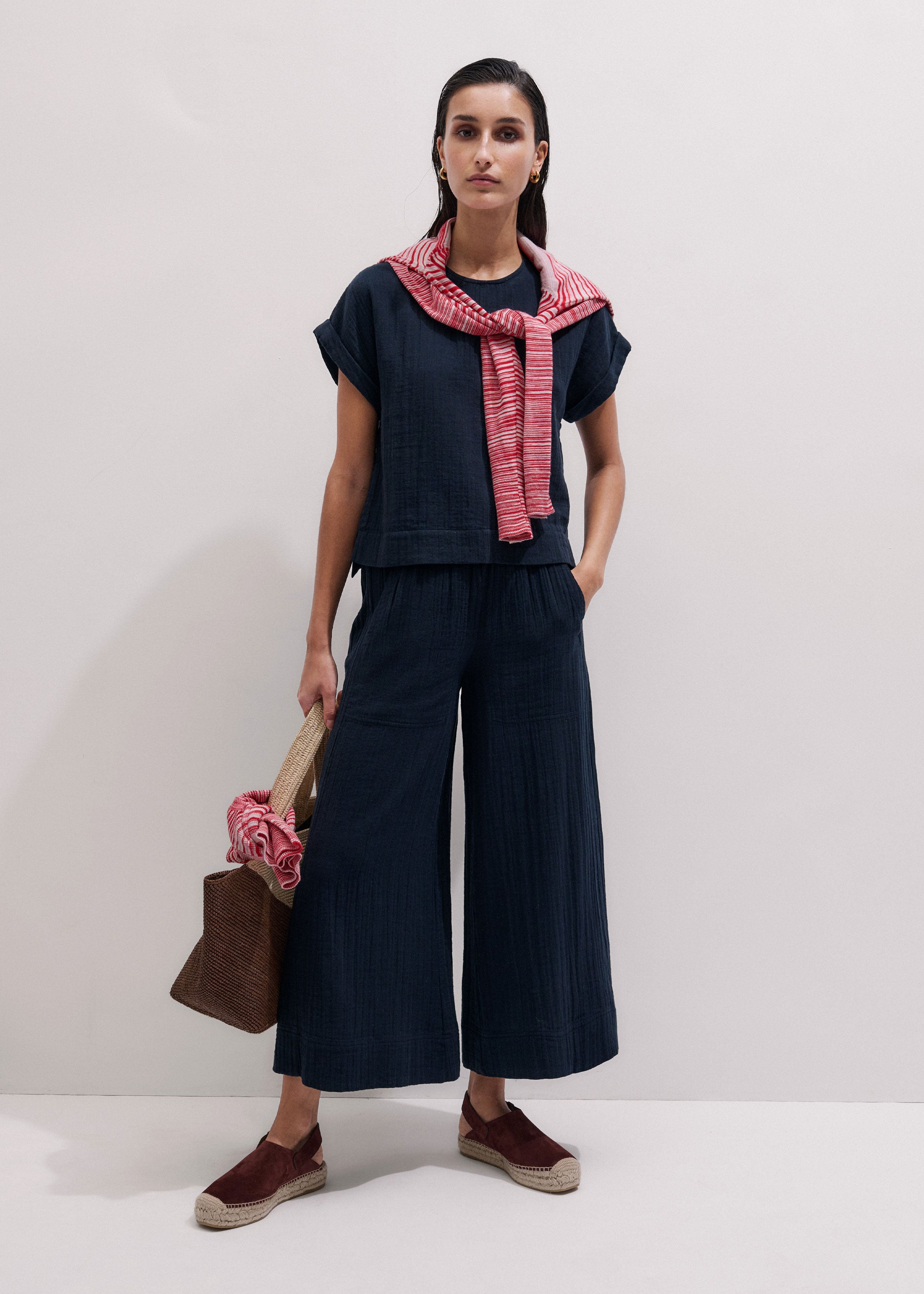 Women's Navy Cheesecloth Cropped Wide-Leg Trouser | ME+EM