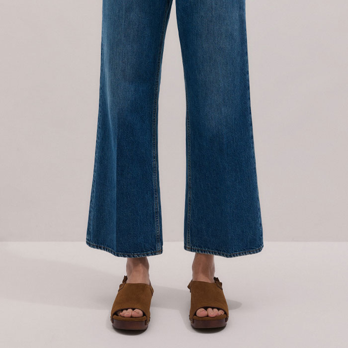 Women's Blue Leg Elongator Crop Jean | ME+EM